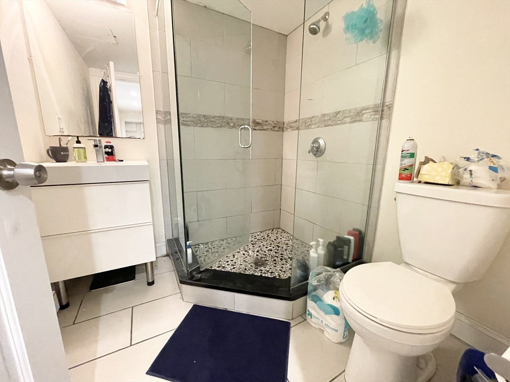 6 bed, 2.5 bath apartment for rent at 275 Dorchester Ave Unit 1, South Boston — photo 13 of 15