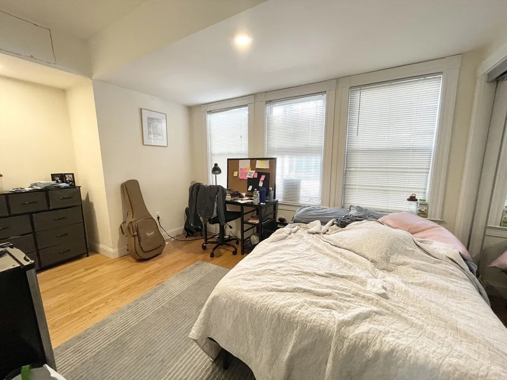 6 bed, 2 bath apartment for rent at 275 Dorchester Unit Street, Boston — photo 9 of 15