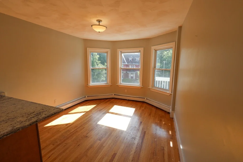4 bed, 1 bath apartment for rent at 275 Humboldt Ave Unit 2, Roxbury — photo 3 of 9