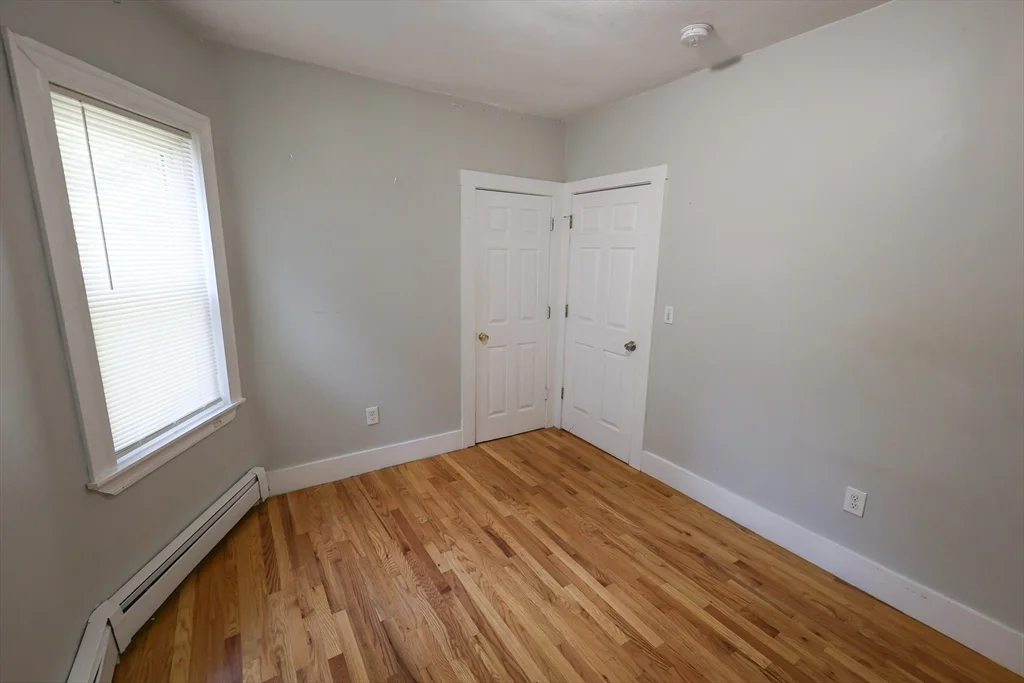 4 bed, 1 bath apartment for rent at 275 Humboldt Ave Unit 2, Roxbury — photo 5 of 9
