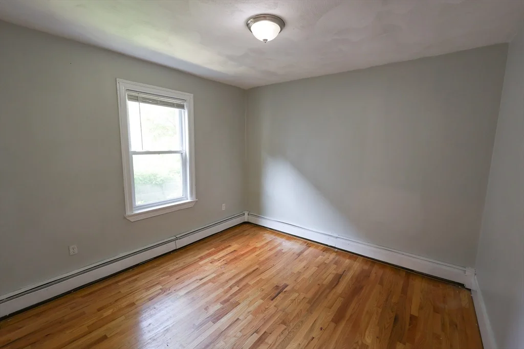 4 bed, 1 bath apartment for rent at 275 Humboldt Ave Unit 2, Roxbury — photo 6 of 9