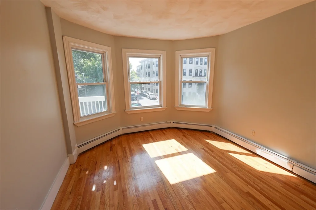 4 bed, 1 bath apartment for rent at 275 Humboldt Ave Unit 2, Roxbury — photo 2 of 9