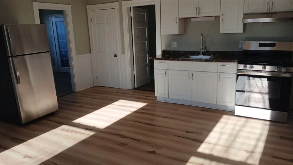 3 bed, 1 bath apartment for rent at 275 Jefferson Ave Unit 3, Salem — photo 1 of 8