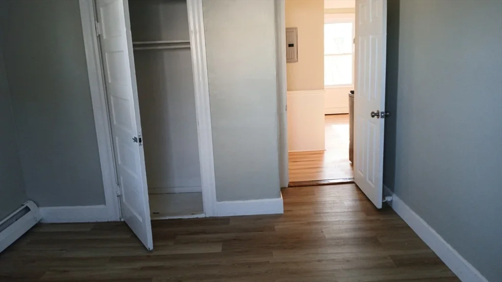 3 bed, 1 bath apartment for rent at 275 Jefferson Ave Unit 3, Salem — photo 4 of 8