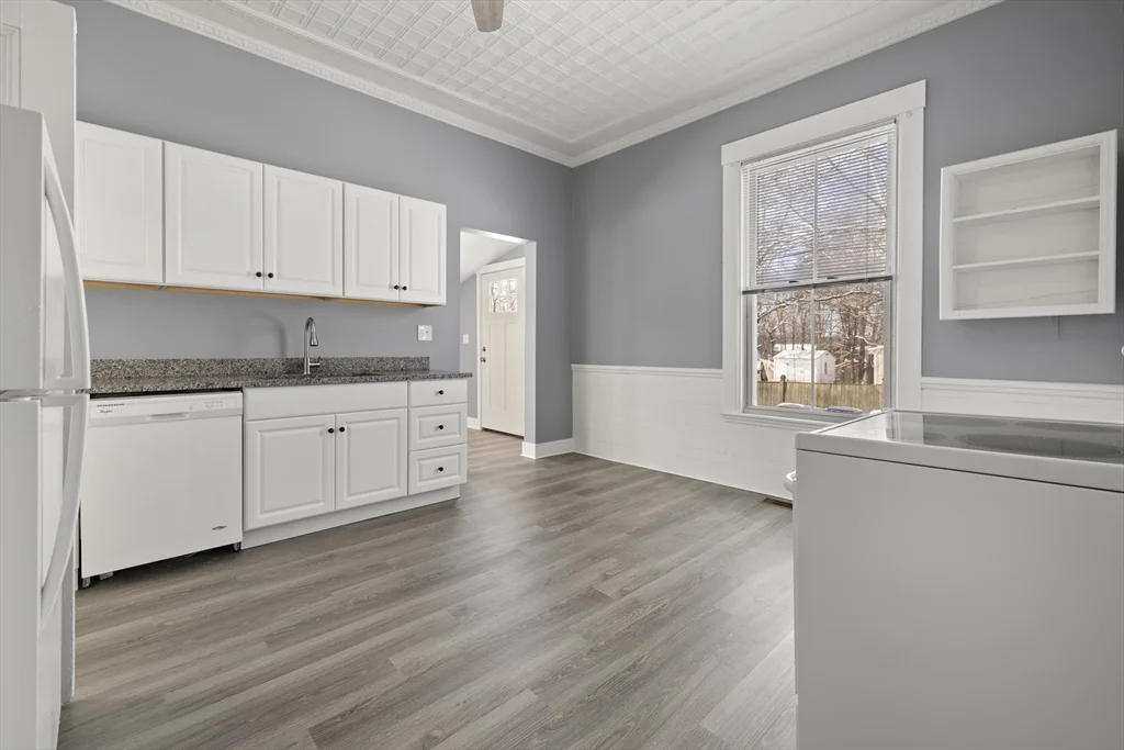 1 bed, 1 bath apartment for rent at 275 Market St Unit B, Rockland — photo 2 of 17