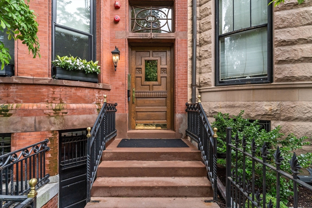 Studio bed, 1 bath apartment for rent at 275 Marlborough St Unit 2, Back Bay — photo 11 of 12