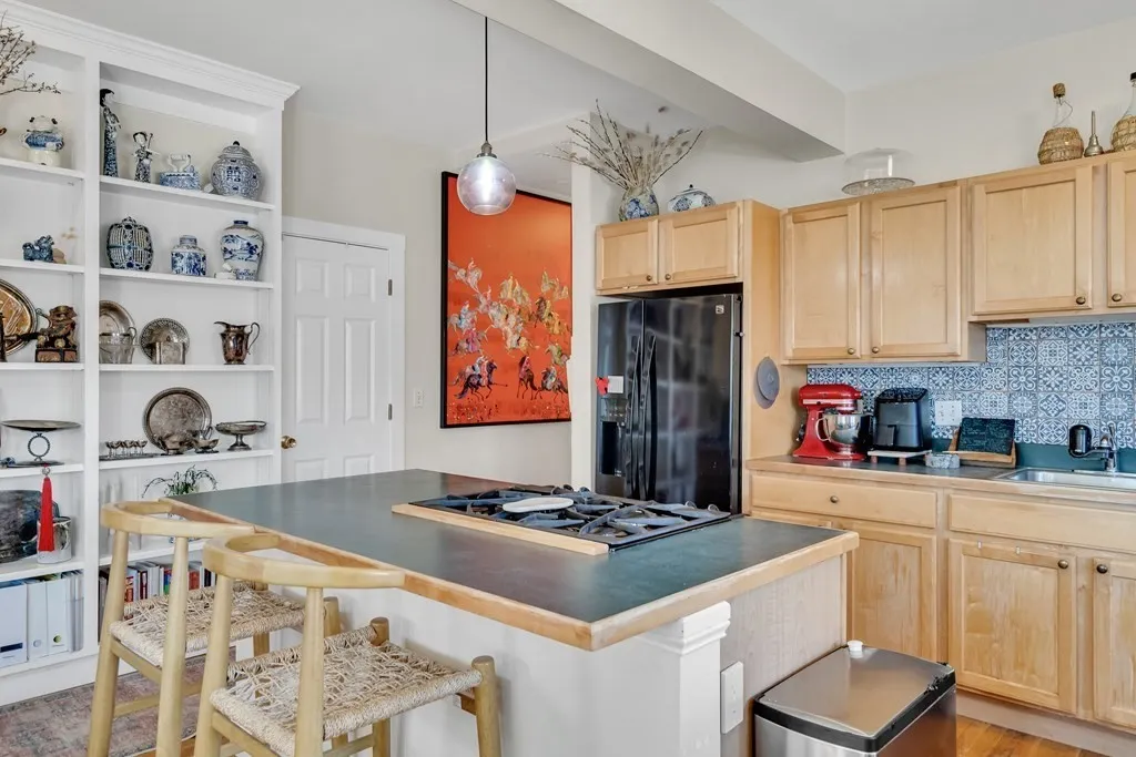 3 bed, 2 bath apartment for rent at 275 River St Unit 3, Cambridgeport — photo 4 of 12