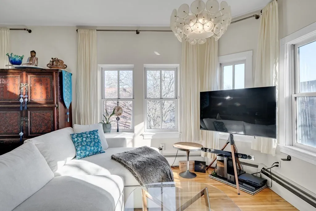 3 bed, 2 bath apartment for rent at 275 River St Unit 3, Cambridgeport — photo 2 of 12