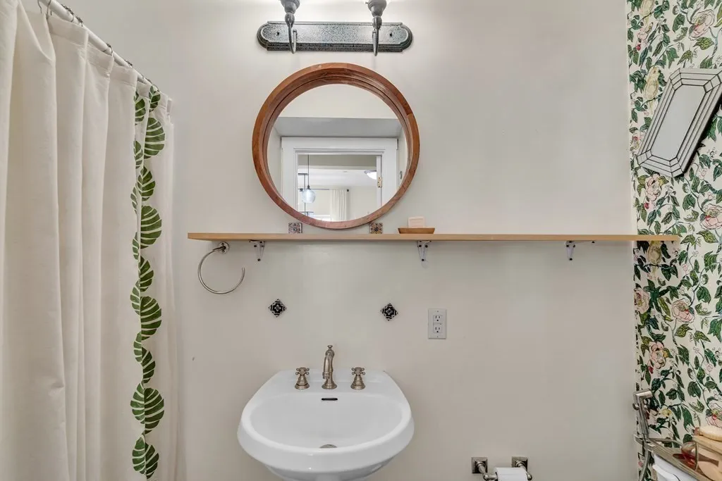 3 bed, 2 bath apartment for rent at 275 River St Unit 3, Cambridgeport — photo 10 of 12