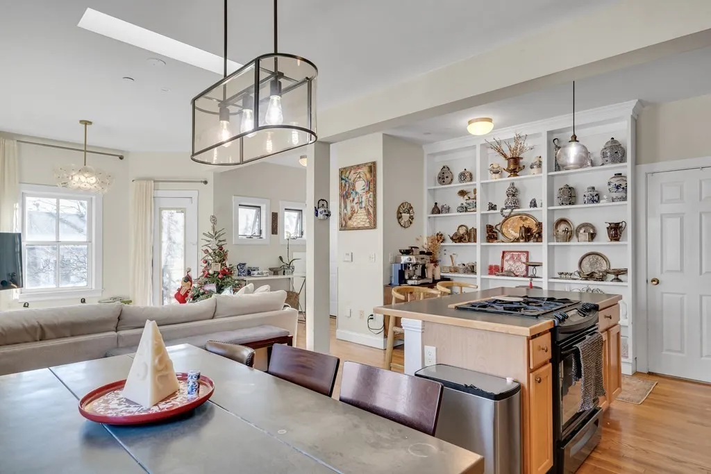 3 bed, 2 bath apartment for rent at 275 River St Unit 3, Cambridgeport — photo 1 of 12