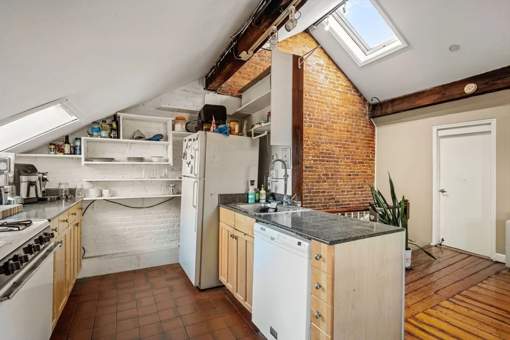 2 bed, 2 bath apartment for rent at 275 Shawmut Ave Unit 3, South End — photo 8 of 22