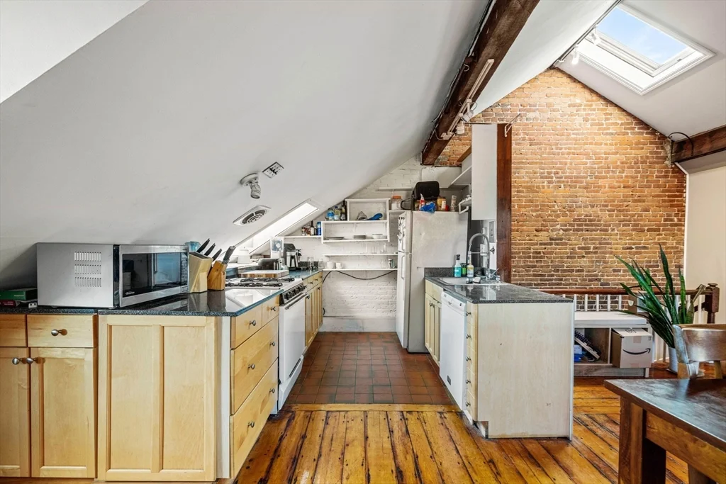 2 bed, 2 bath apartment for rent at 275 Shawmut Ave Unit 3, South End — photo 11 of 22