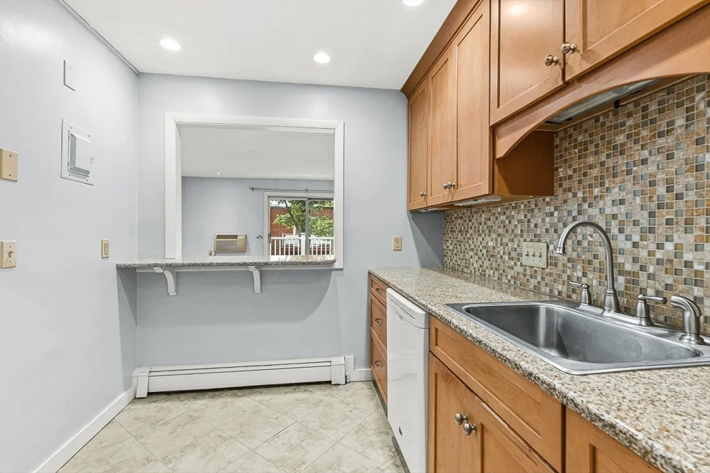 2 bed, 1 bath apartment for rent at 276 Albion St Unit 17, Wakefield — photo 5 of 22