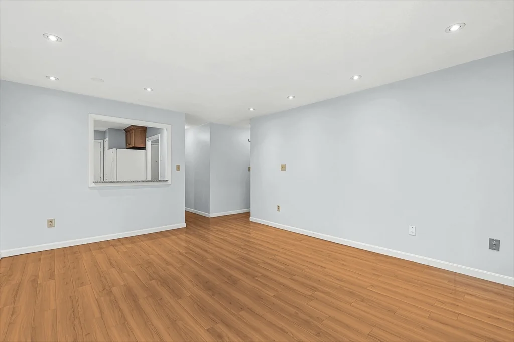2 bed, 1 bath apartment for rent at 276 Albion St Unit 17, Wakefield — photo 9 of 22