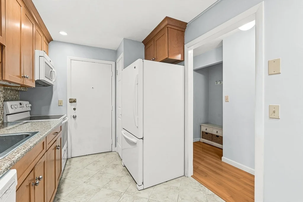 2 bed, 1 bath apartment for rent at 276 Albion St Unit 17, Wakefield — photo 6 of 22