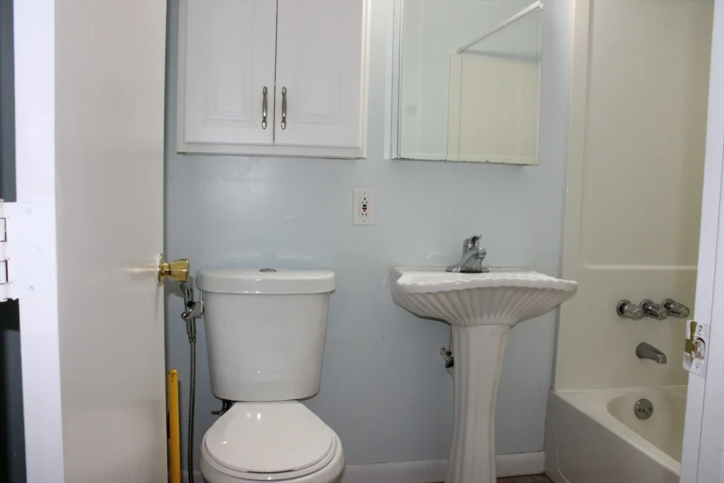 2 bed, 1 bath apartment for rent at 276 Albion St Unit 24, Wakefield — photo 14 of 20