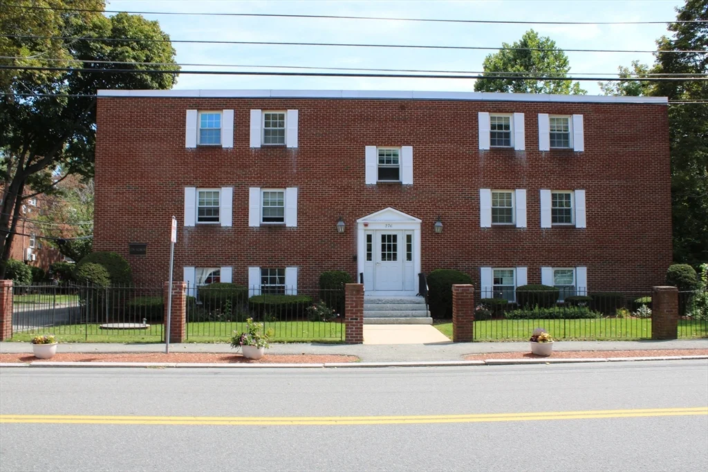 2 bed, 1 bath apartment for rent at 276 Albion St Unit 24, Wakefield — photo 2 of 20