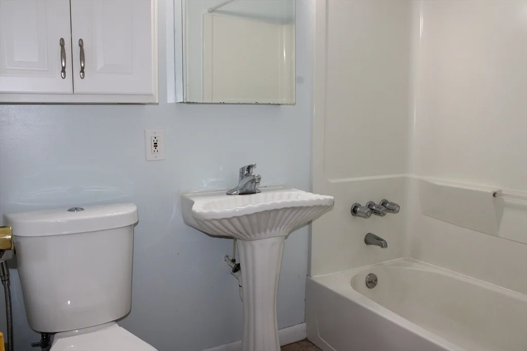 2 bed, 1 bath apartment for rent at 276 Albion St Unit 24, Wakefield — photo 15 of 20