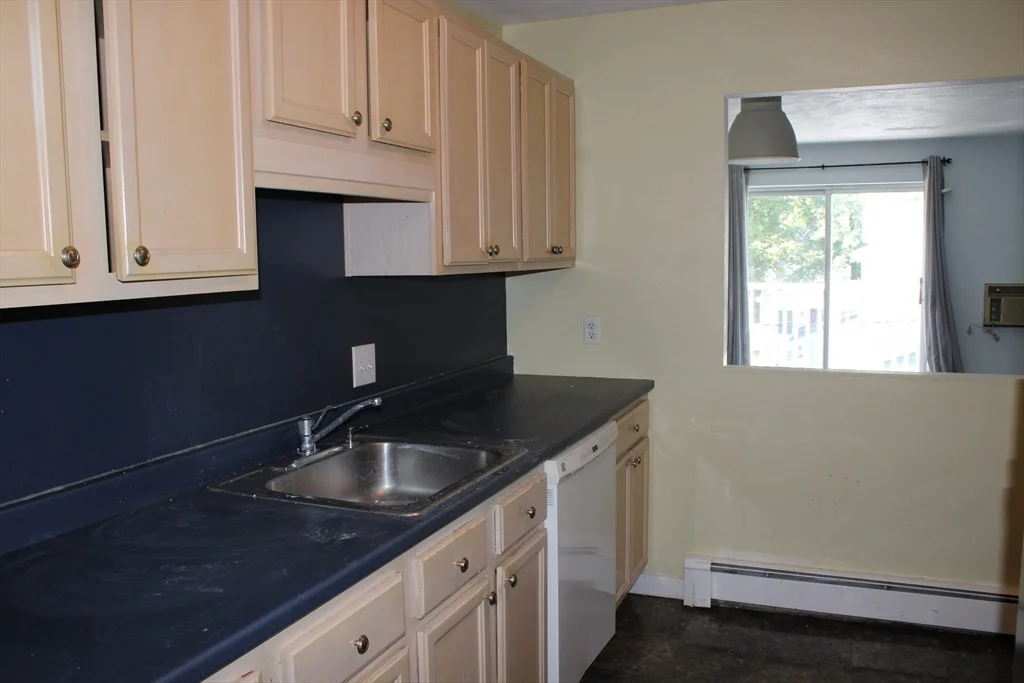 2 bed, 1 bath apartment for rent at 276 Albion St Unit 24, Wakefield — photo 4 of 20