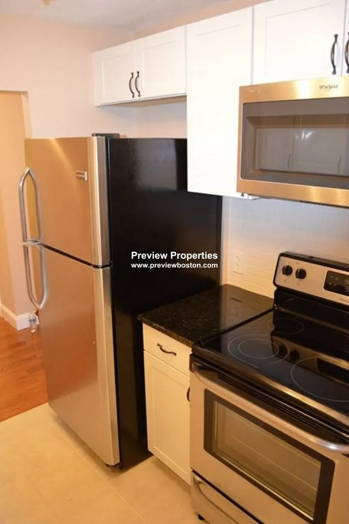 3 bed, 1.5 bath apartment for rent at 276 Chestnut Hill Ave Unit 13P, Brighton — photo 2 of 13