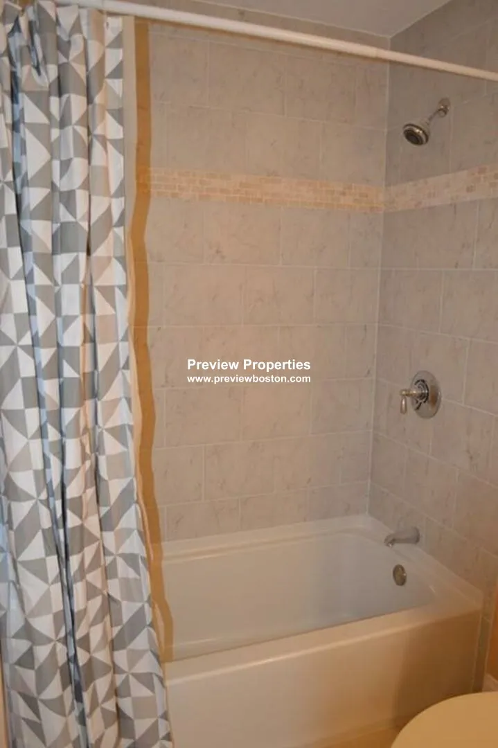 3 bed, 1.5 bath apartment for rent at 276 Chestnut Hill Ave Unit 13P, Brighton — photo 7 of 13