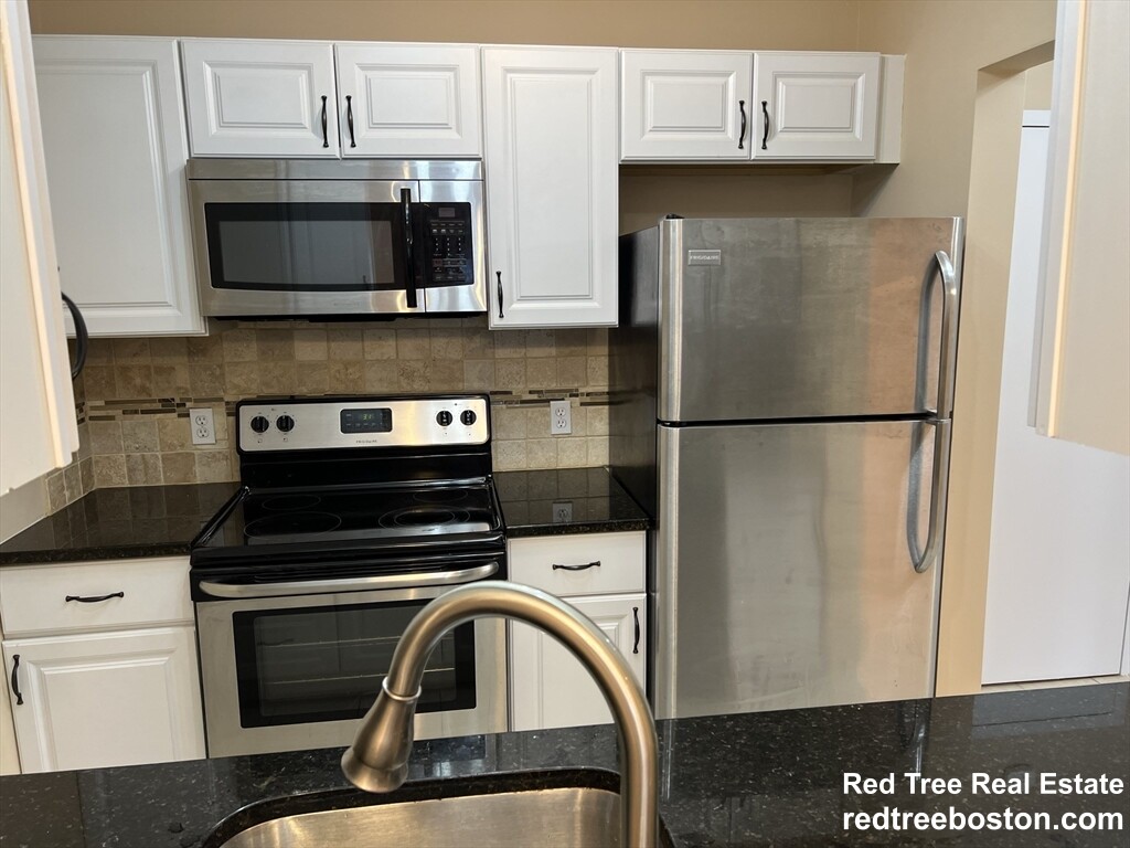 1 bed, 1.5 bath apartment for rent at 276 Chestnut Hill Ave Unit 5, Brighton — photo 3 of 9