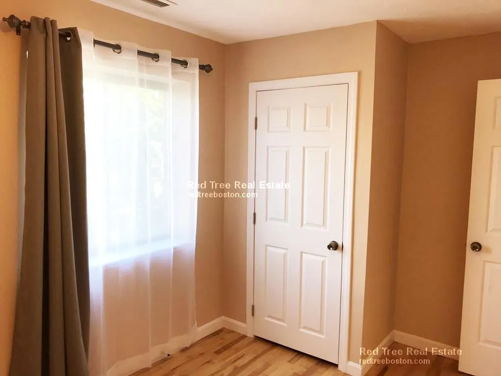 3 bed, 1.5 bath apartment for rent at 276 Chestnut Hill Ave Unit 9, Brighton — photo 5 of 13