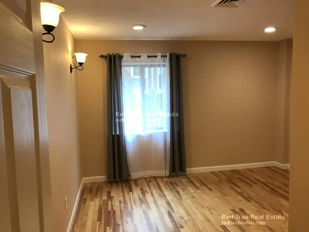 3 bed, 1.5 bath apartment for rent at 276 Chestnut Hill Ave Unit 9, Brighton — photo 3 of 13
