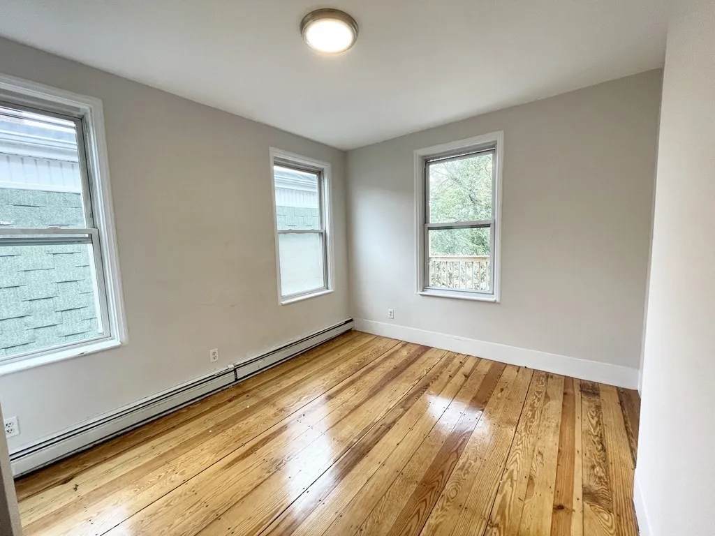 3 bed, 1 bath apartment for rent at 276 East Cottage Unit 3, Dorchester — photo 6 of 11