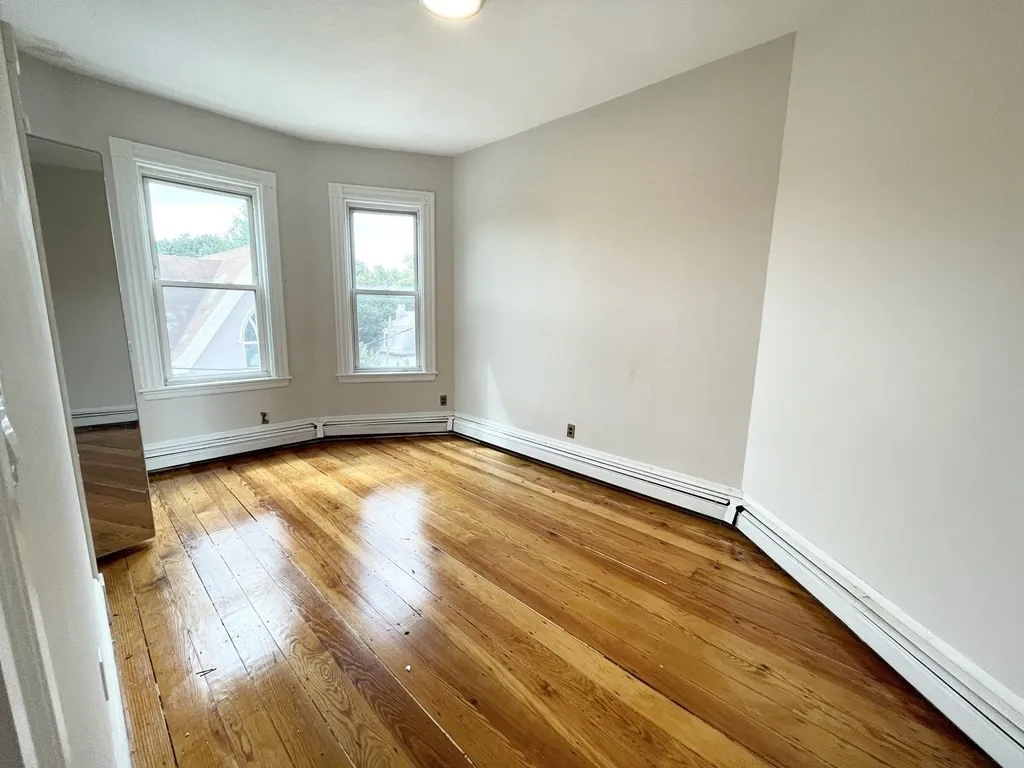3 bed, 1 bath apartment for rent at 276 East Cottage Unit 3, Dorchester — photo 8 of 11