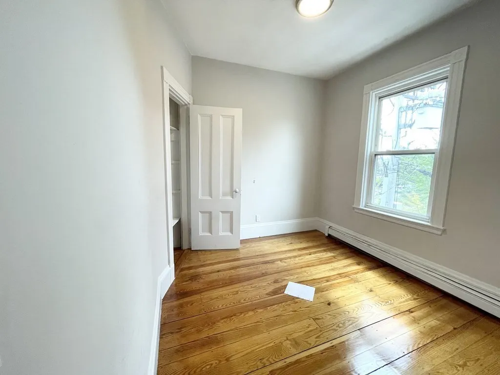 3 bed, 1 bath apartment for rent at 276 East Cottage Unit 3, Dorchester — photo 9 of 11