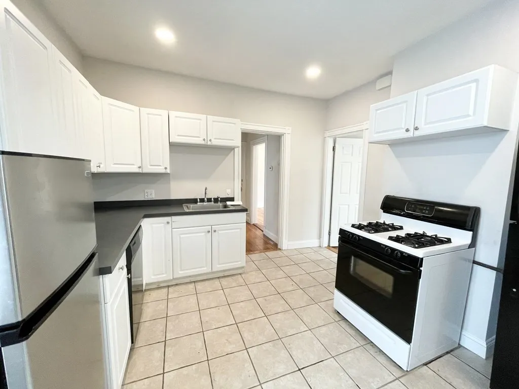 3 bed, 1 bath apartment for rent at 276 East Cottage Unit 3, Dorchester — photo 1 of 11