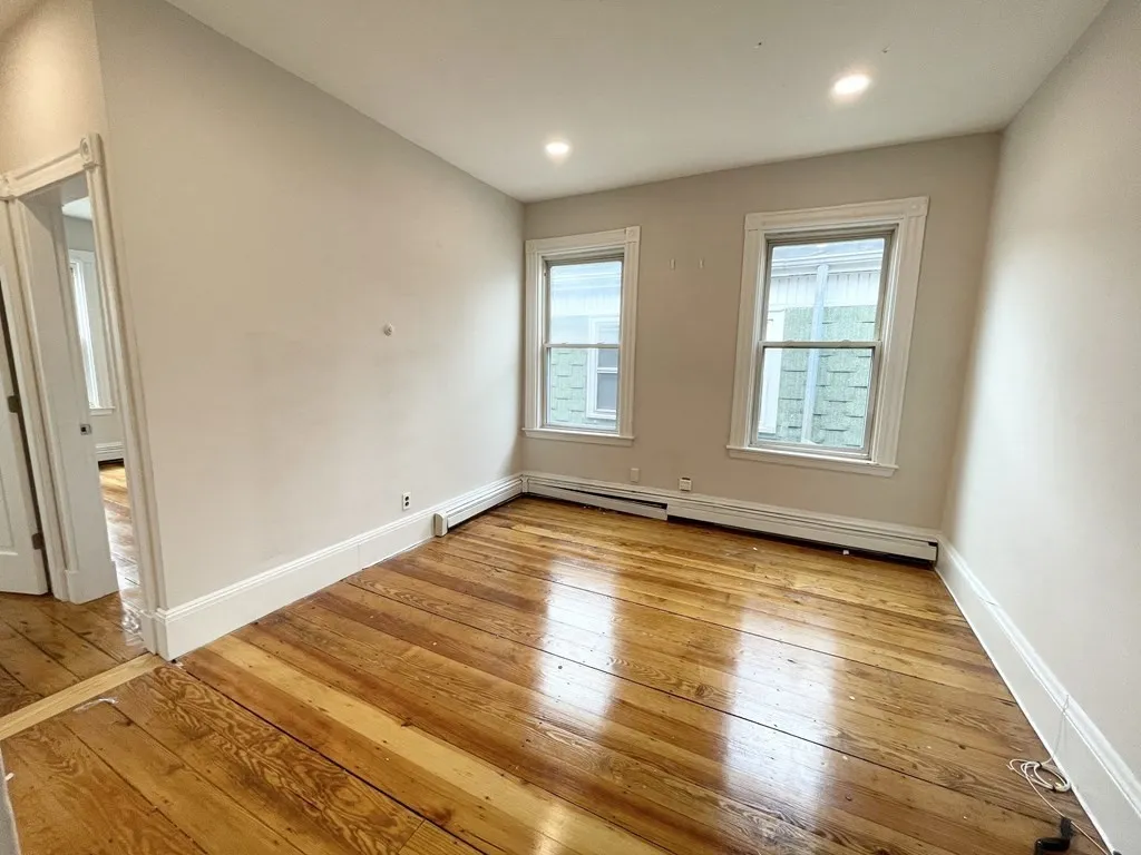 3 bed, 1 bath apartment for rent at 276 East Cottage Unit 3, Dorchester — photo 5 of 11