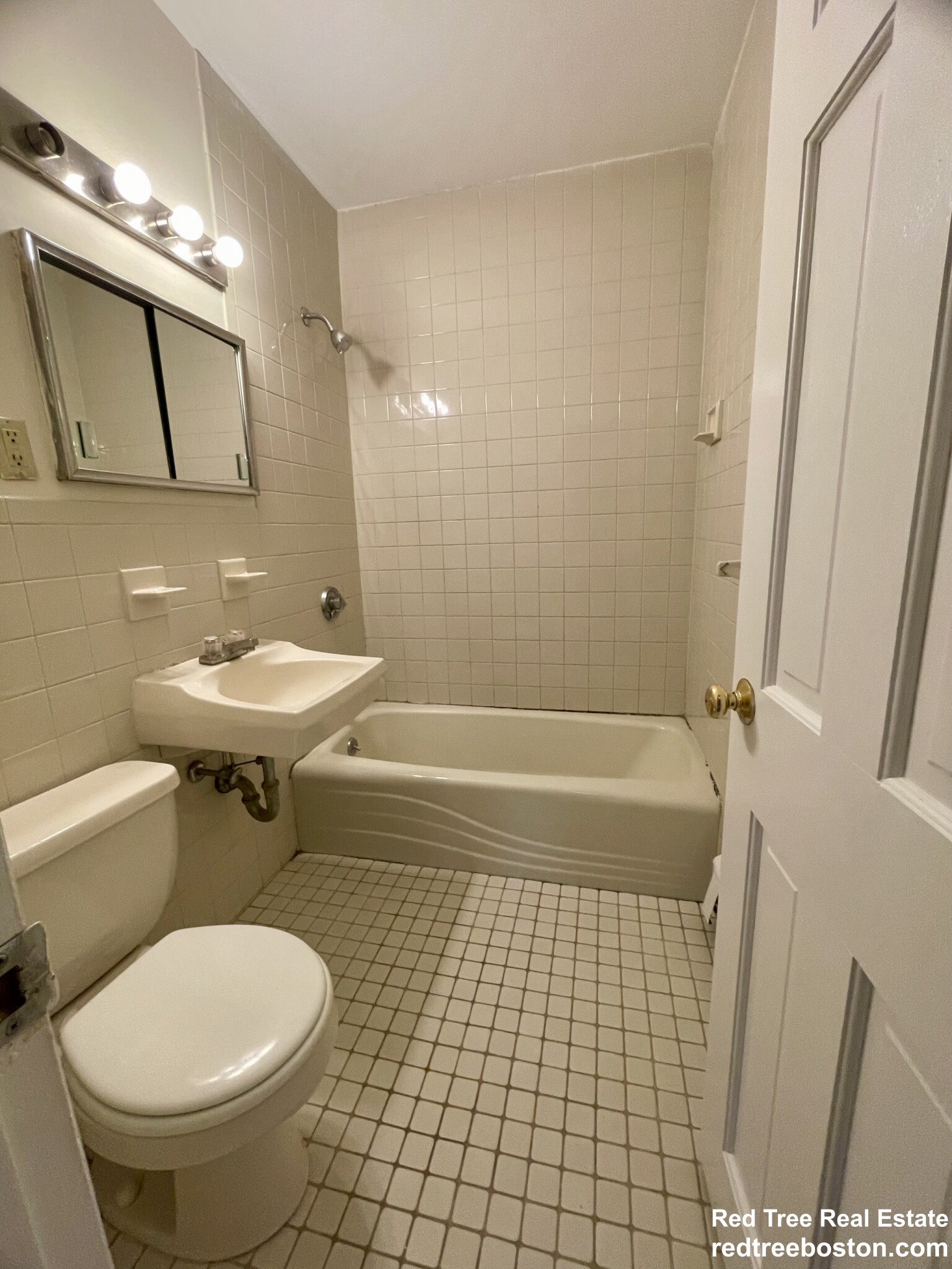 2 bed, 1 bath apartment for rent at 276 Grove St Unit 8, Auburndale — photo 13 of 14
