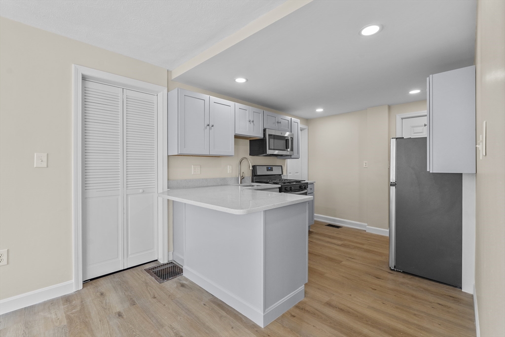 1 bed, 1 bath apartment for rent at 274-276 W 3rd St Unit 1, South Boston — photo 5 of 13