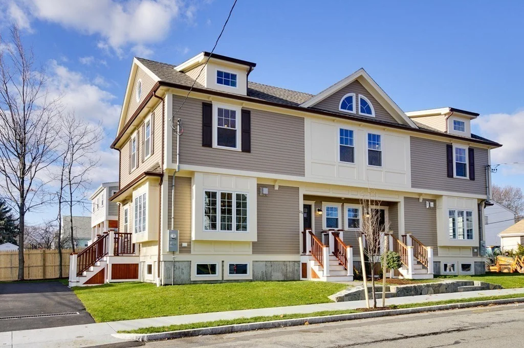3 bed, 3 bath apartment for rent at 276 Waverley Ave Unit 1, Watertown — photo 1 of 17