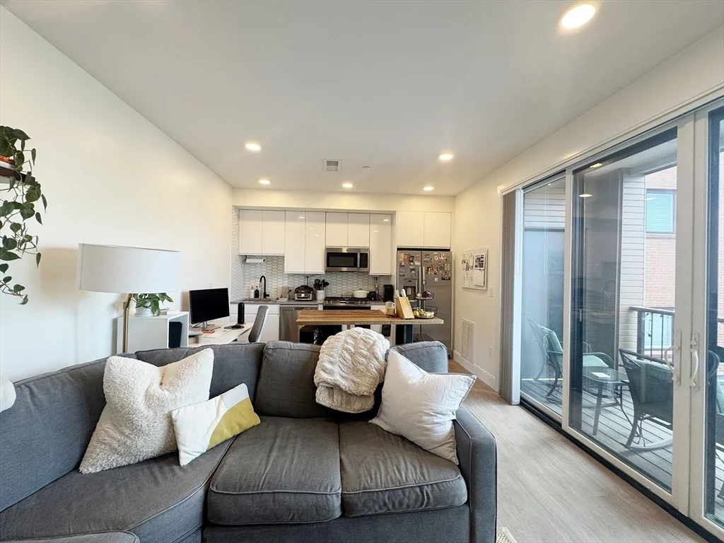 1 bed, 1 bath apartment for rent at 277 Border St Unit 402, East Boston — photo 5 of 12