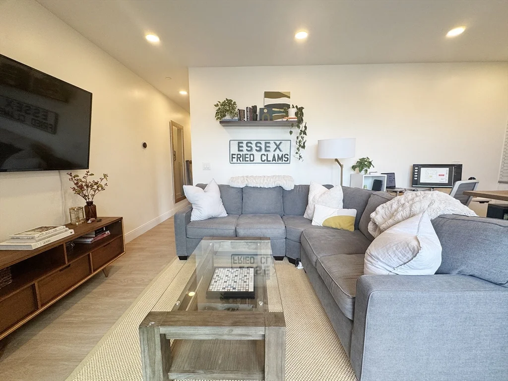 1 bed, 1 bath apartment for rent at 277 Border St Unit 402, East Boston — photo 1 of 12
