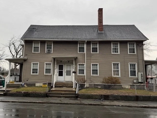 4 bed, 1 bath apartment for rent at 277 E Merrimack St Unit 1, Lowell — photo 1 of 15