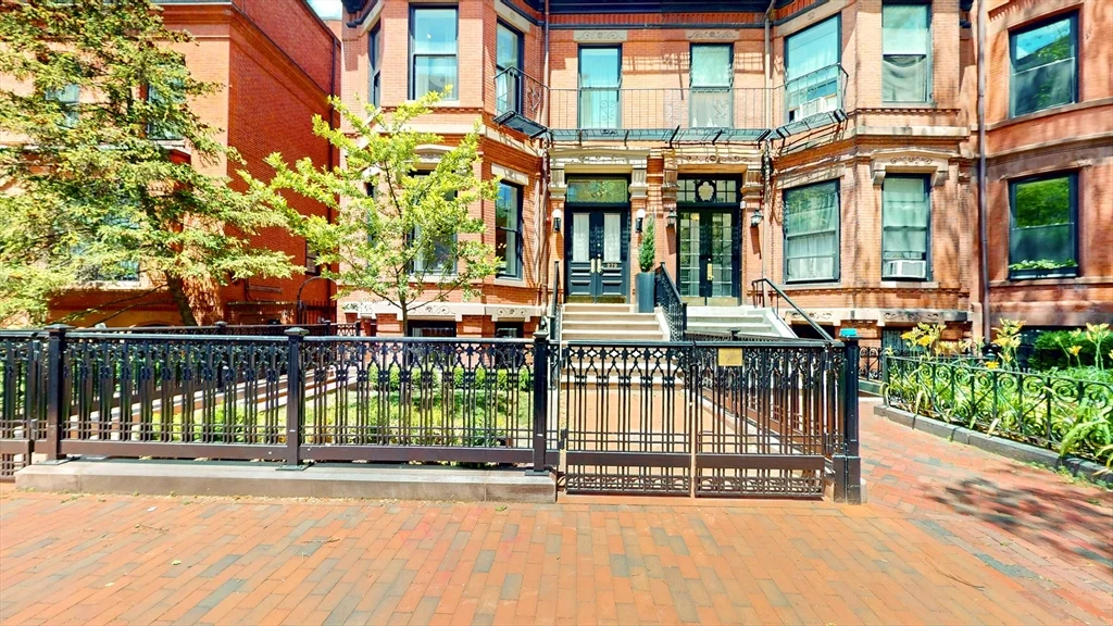 2 bed, 1 bath apartment for rent at 277 Marlborough St Unit CH, Back Bay