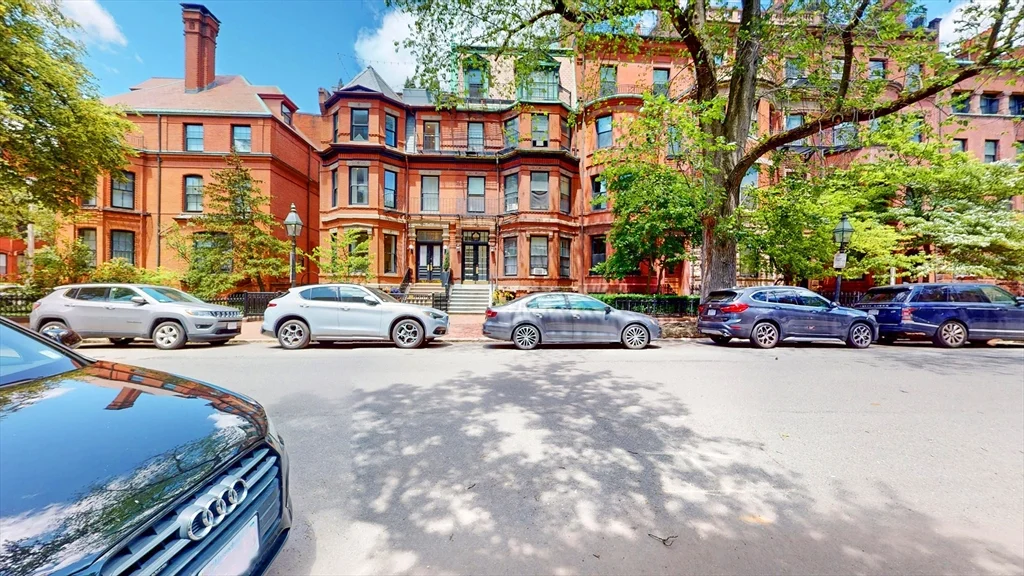 2 bed, 1 bath apartment for rent at 277 Marlborough St Unit CH, Back Bay — photo 3 of 22