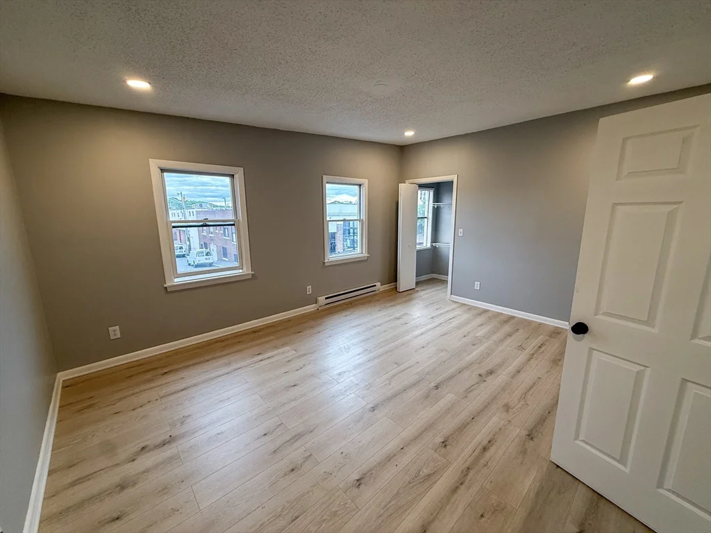 2 bed, 1 bath apartment for rent at 277 Rantoul St Unit 2, Beverly — photo 9 of 10