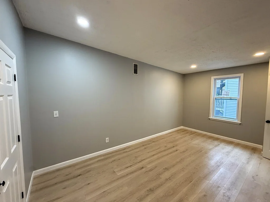 2 bed, 1 bath apartment for rent at 277 Rantoul St Unit 2, Beverly — photo 3 of 10