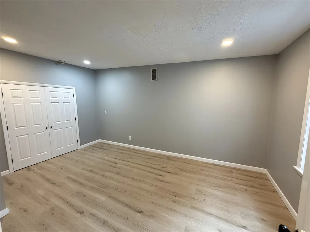 2 bed, 1 bath apartment for rent at 277 Rantoul St Unit 2, Beverly — photo 2 of 10