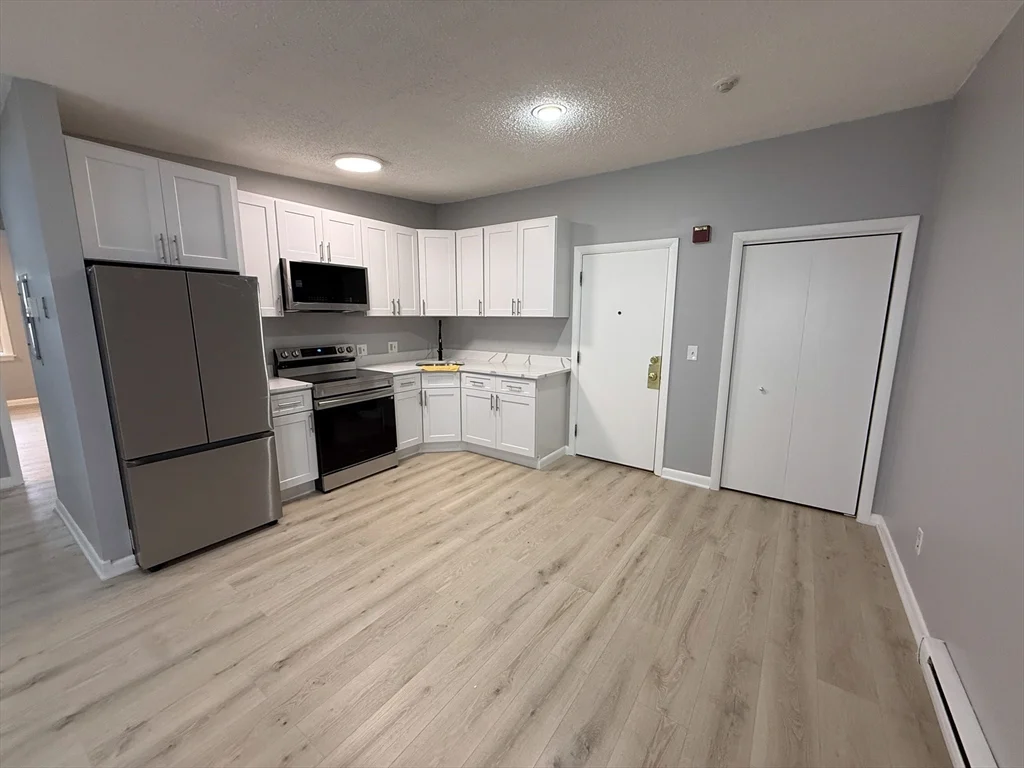 2 bed, 1 bath apartment for rent at 277 Rantoul St Unit 2, Beverly — photo 5 of 10