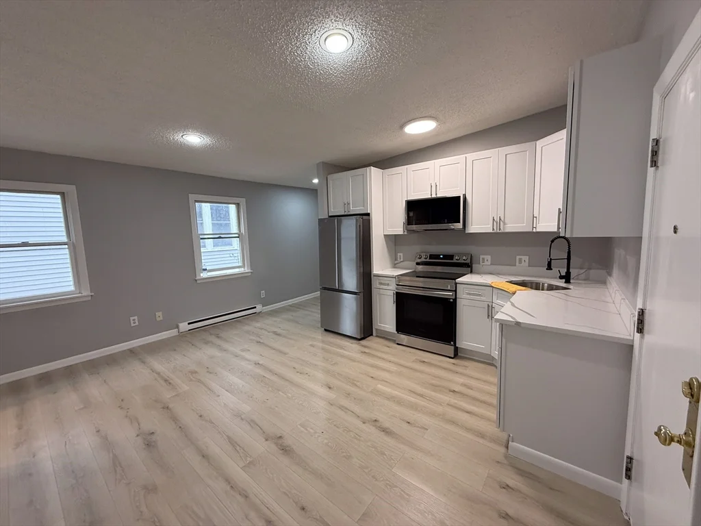 2 bed, 1 bath apartment for rent at 277 Rantoul St Unit 2, Beverly — photo 6 of 10