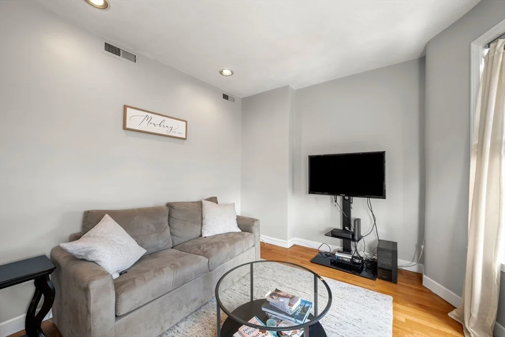 2 bed, 1 bath apartment for rent at 277 Shawmut Ave Unit 4, South End — photo 6 of 22