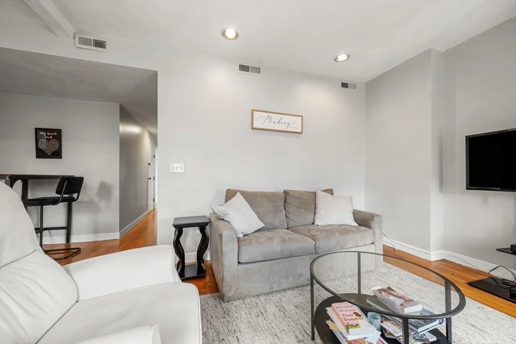 2 bed, 1 bath apartment for rent at 277 Shawmut Ave Unit 4, South End — photo 5 of 22