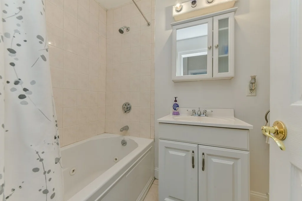 2 bed, 1 bath apartment for rent at 277 Silver Unit 2, South Boston — photo 11 of 12