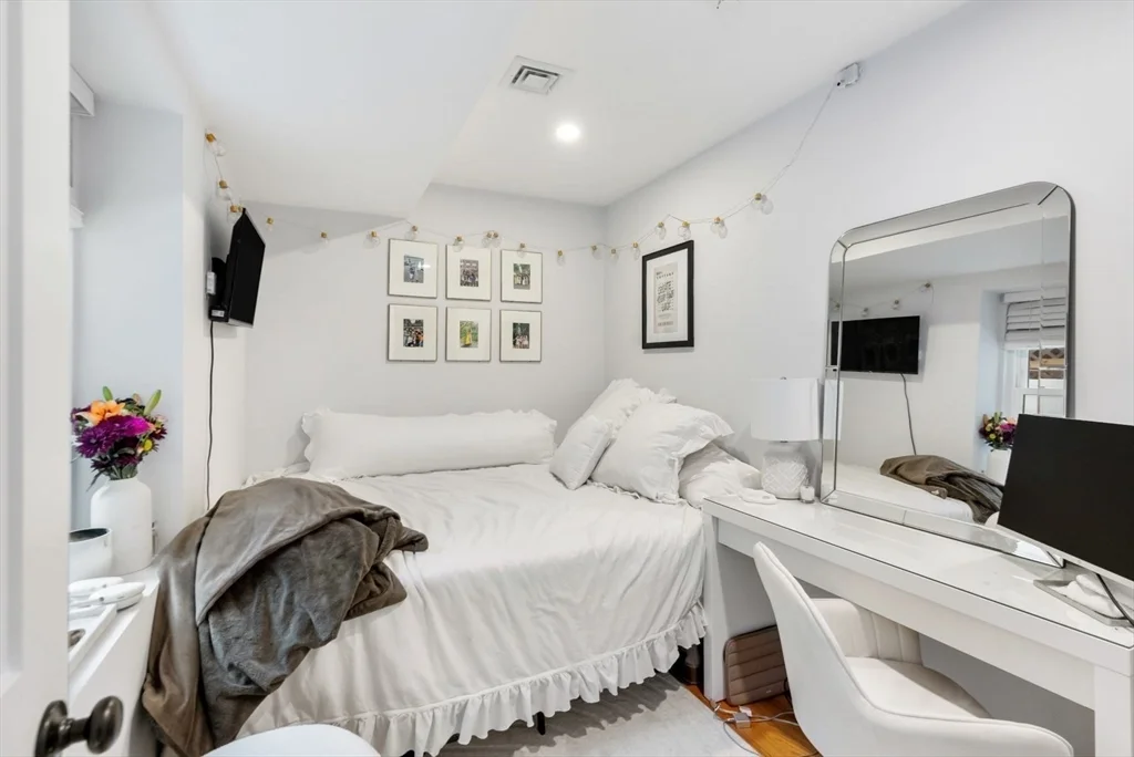 5 bed, 2 bath apartment for rent at 277 West Fifth St Unit 1, South Boston — photo 18 of 28